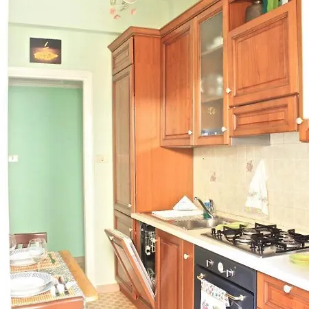 At Colosseo With Terrace Overlooking The Garden By Lyon * Roma