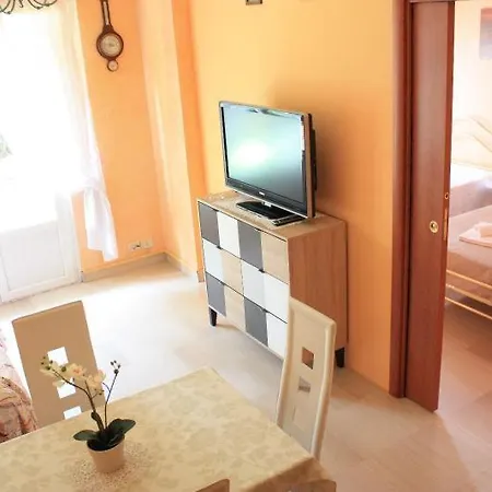 At Colosseo With Terrace Overlooking The Garden By Lyon Apartamento Roma