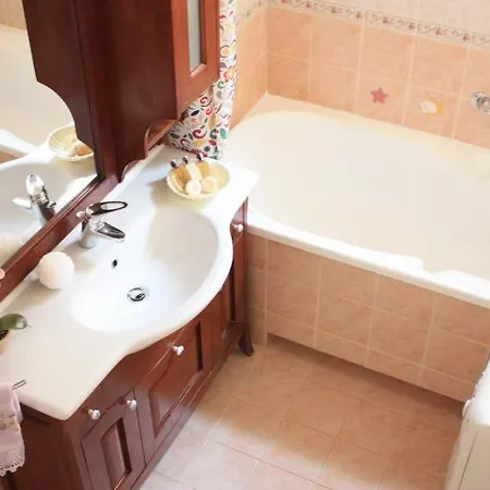 At Colosseo With Terrace Overlooking The Garden By Lyon Apartamento *