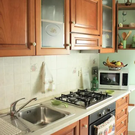 At Colosseo With Terrace Overlooking The Garden By Lyon Roma